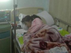 广州代妈身体流血不止去医院后父亲下跪求原谅